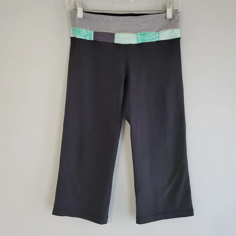 Lululemon Reversable Cropped Work out Leggings Size 4 - Picture 1 of 10